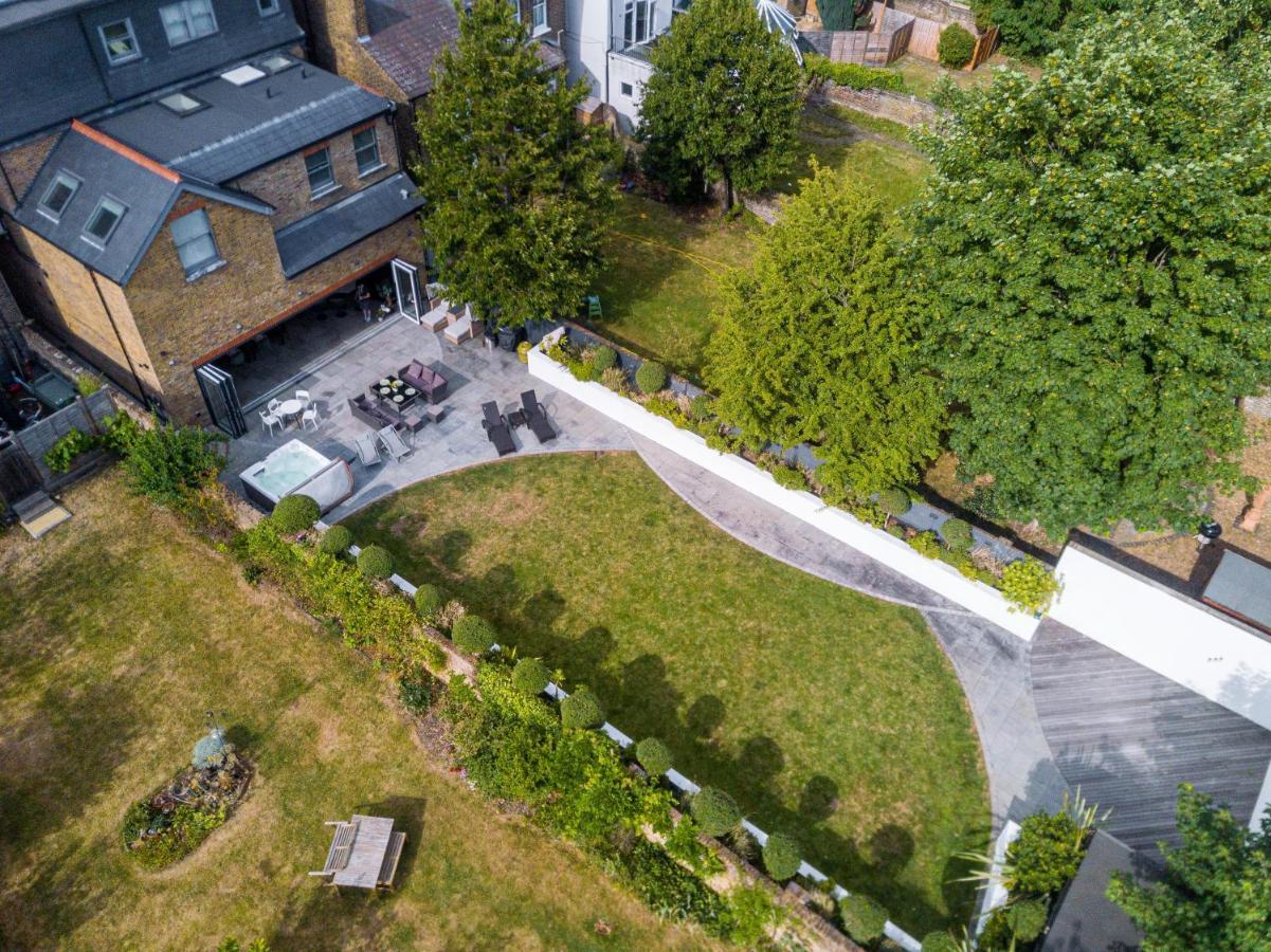 Dream House London With Gym, Cinema And Housekeeper Villa Ealing Ngoại thất bức ảnh