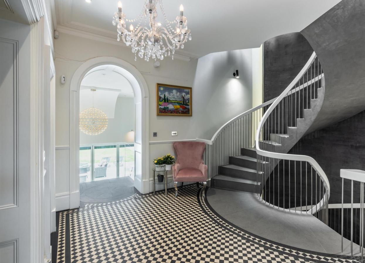 Dream House London With Gym, Cinema And Housekeeper Villa Ealing Ngoại thất bức ảnh