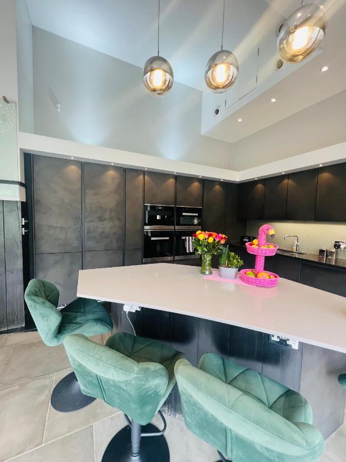 Dream House London With Gym, Cinema And Housekeeper Villa Ealing Ngoại thất bức ảnh