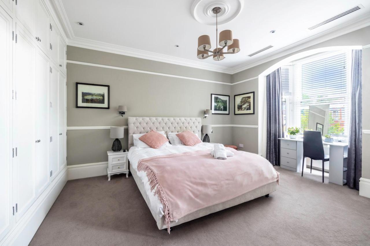 Dream House London With Gym, Cinema And Housekeeper Villa Ealing Ngoại thất bức ảnh