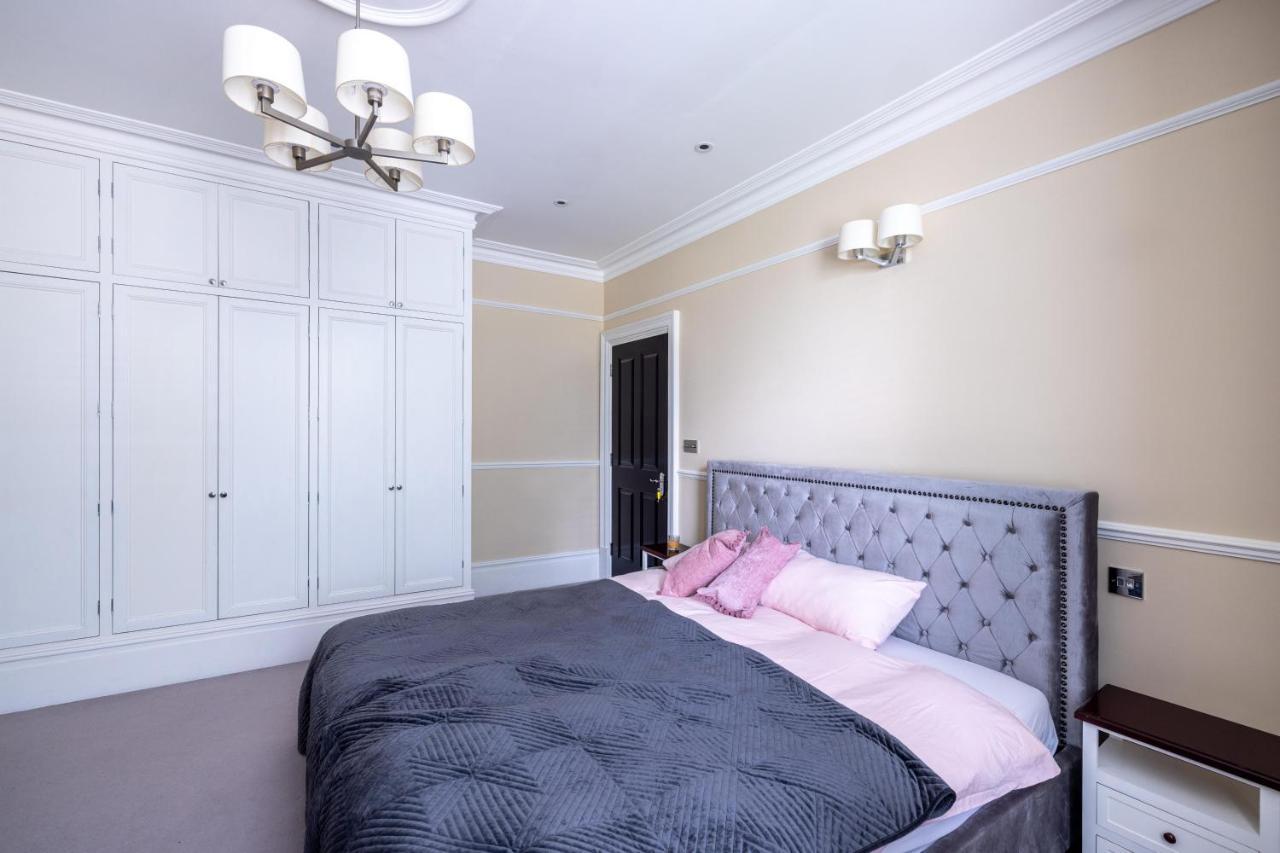 Dream House London With Gym, Cinema And Housekeeper Villa Ealing Ngoại thất bức ảnh