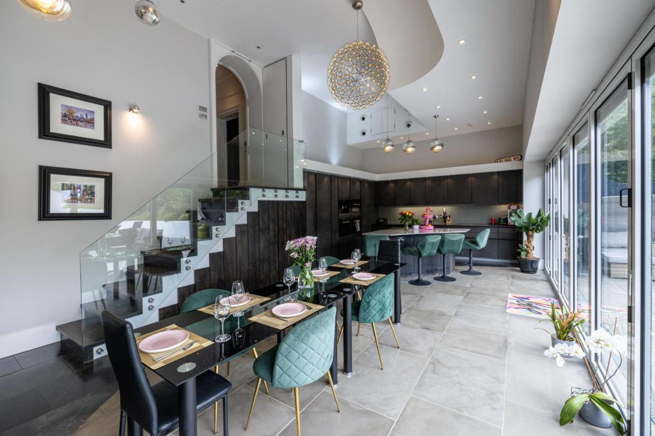 Dream House London With Gym, Cinema And Housekeeper Villa Ealing Ngoại thất bức ảnh