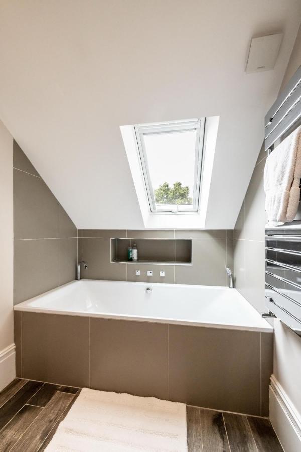 Dream House London With Gym, Cinema And Housekeeper Villa Ealing Ngoại thất bức ảnh