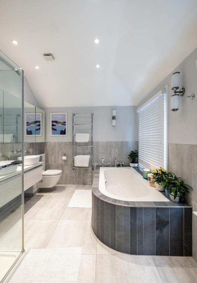 Dream House London With Gym, Cinema And Housekeeper Villa Ealing Ngoại thất bức ảnh