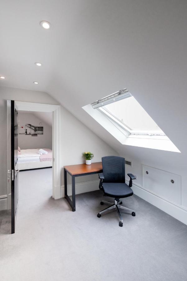 Dream House London With Gym, Cinema And Housekeeper Villa Ealing Ngoại thất bức ảnh