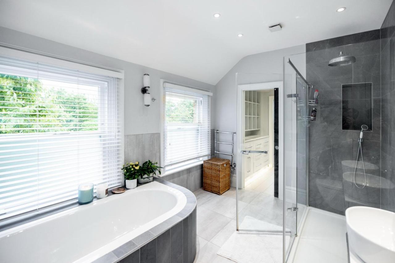 Dream House London With Gym, Cinema And Housekeeper Villa Ealing Ngoại thất bức ảnh